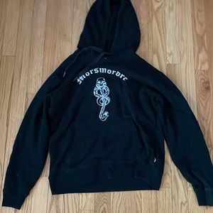 cool scull/snake vans and harry potter sweatshirt